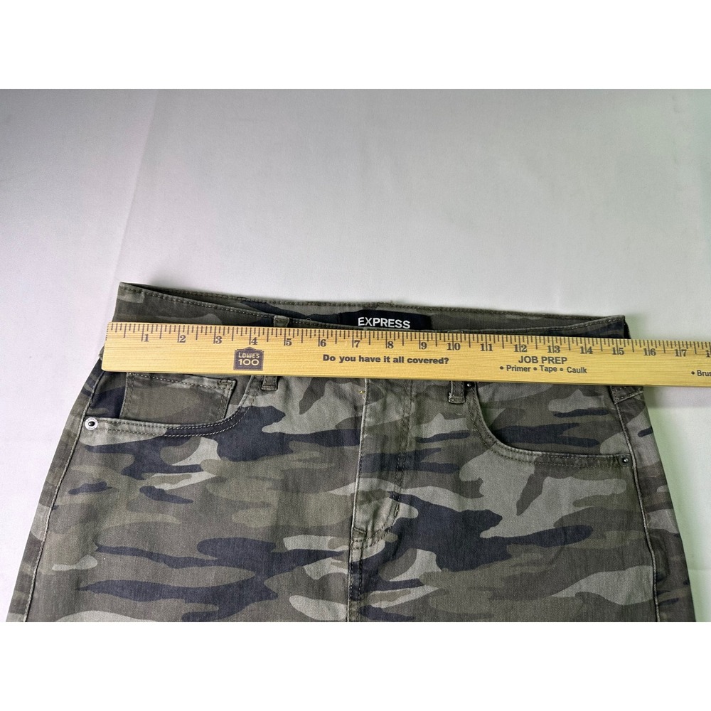 Express Camo Denim Mini Skirt Women Sz 6 Raw Hem Stretch Retro Y2K Cargo Utility - Picture 6 of 7
